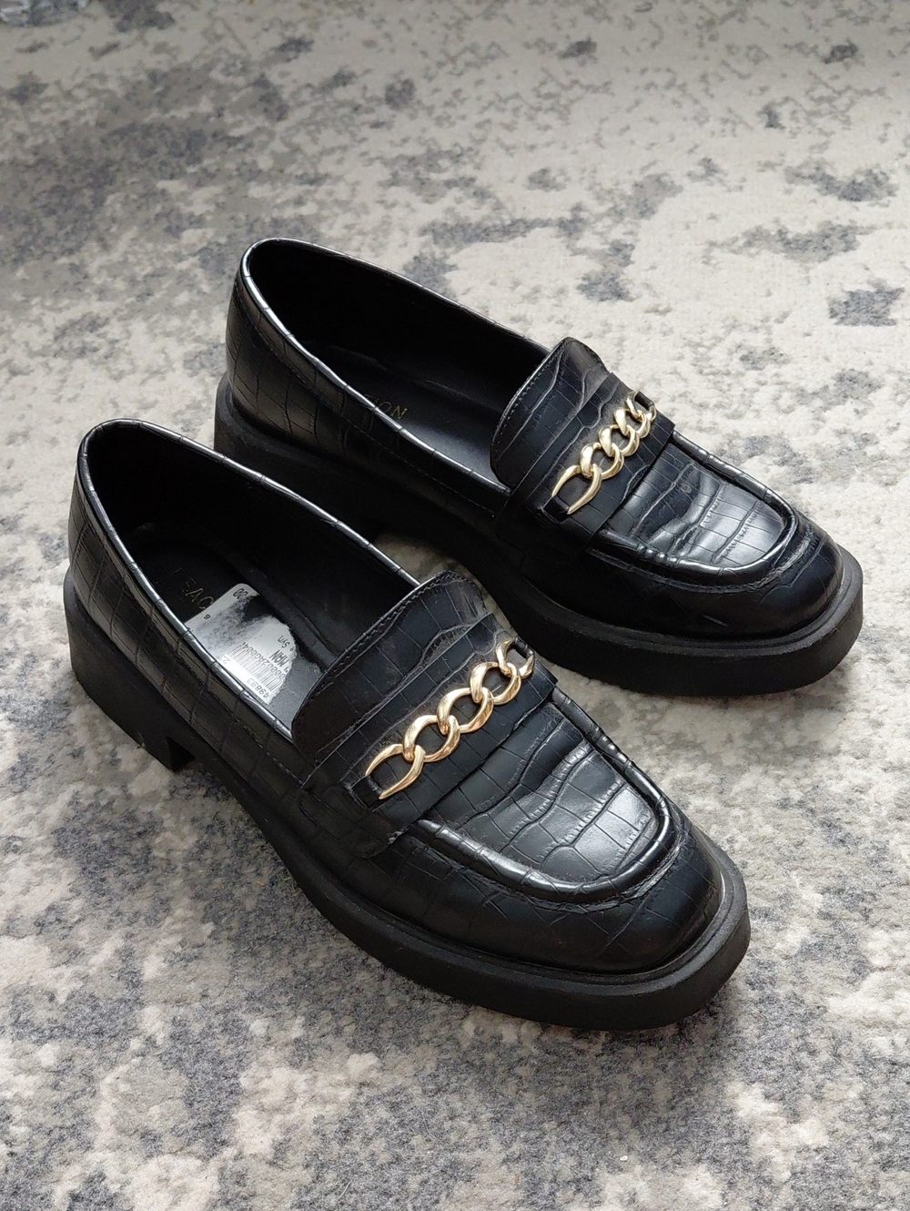Reaction Kenneth Cole Black Croc-Embossed Loafers with Gold Chain